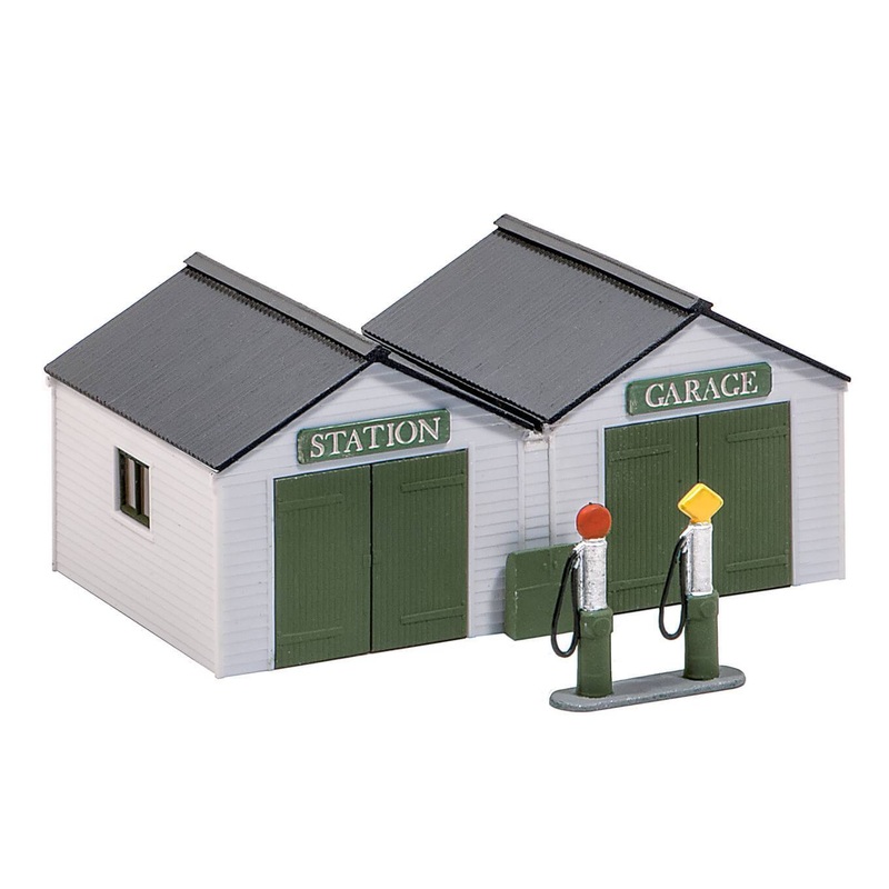 WILLS SS12  STATION GARAGE WITH PUMPS