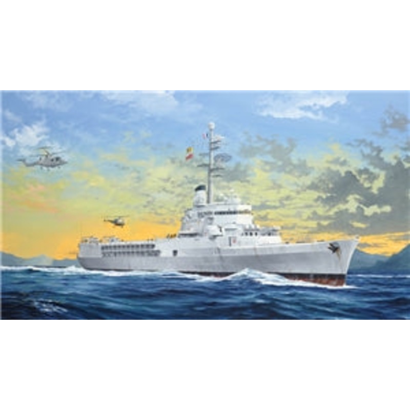 TRUMPETER 05635 French Navy Jeanne d'Arc 2008 Helicopter Cruiser Ship  1/350 SCALE