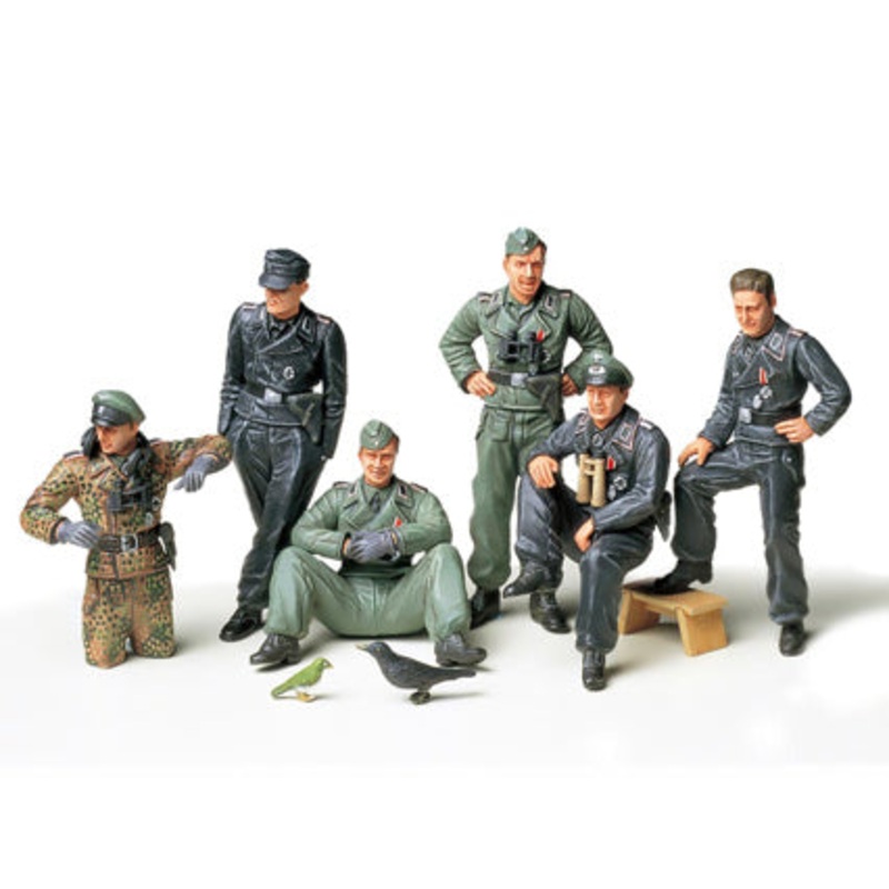 TAMIYA 35201 GERMAN TANK CREW AT REST  1/35 SCALE