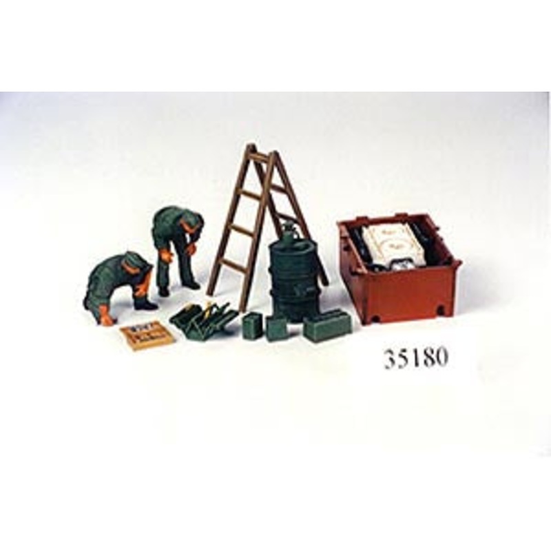 TAMIYA  35180 GERMAN TANK ENGINE MAINTENANCE CREW SET   1/35 SCALE