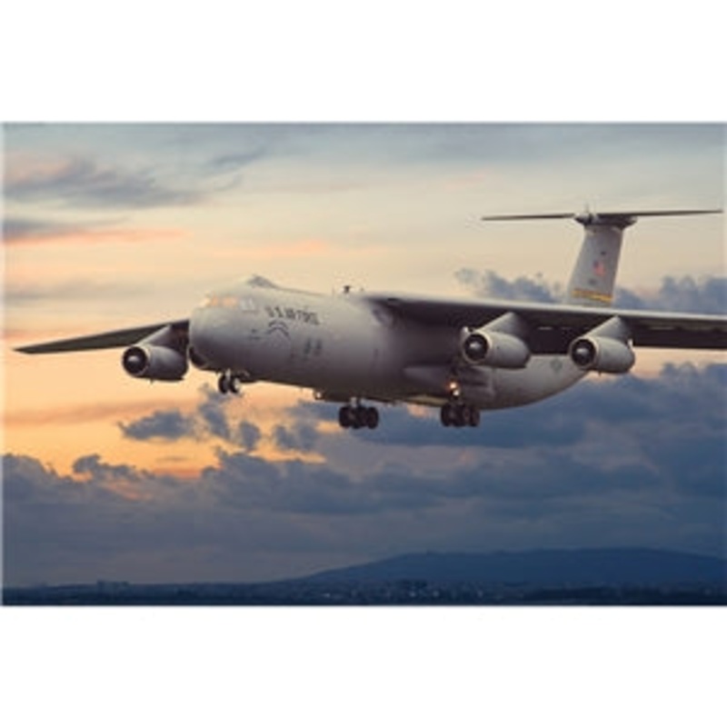 RODEN 325 C-141B STARLIFTER  1/144 SCALE