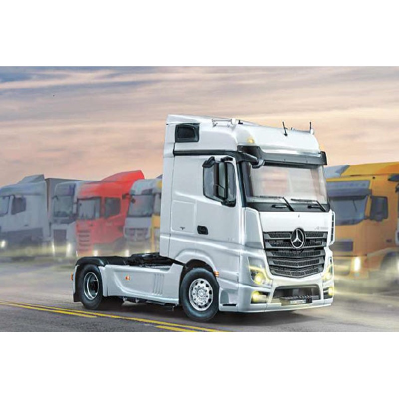ITALERI 3948 MERCEDES-BENZ MP4 BIG SPACE 1/24 SCALE