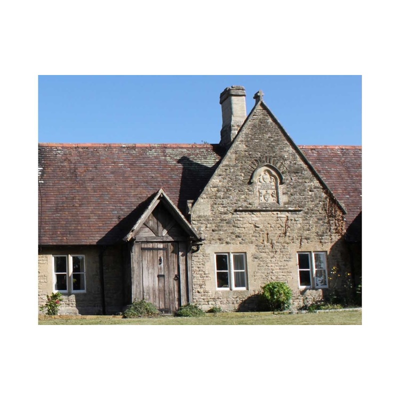 Hornby R7343 Skaledale Buildings Alms House  Centre Cottage