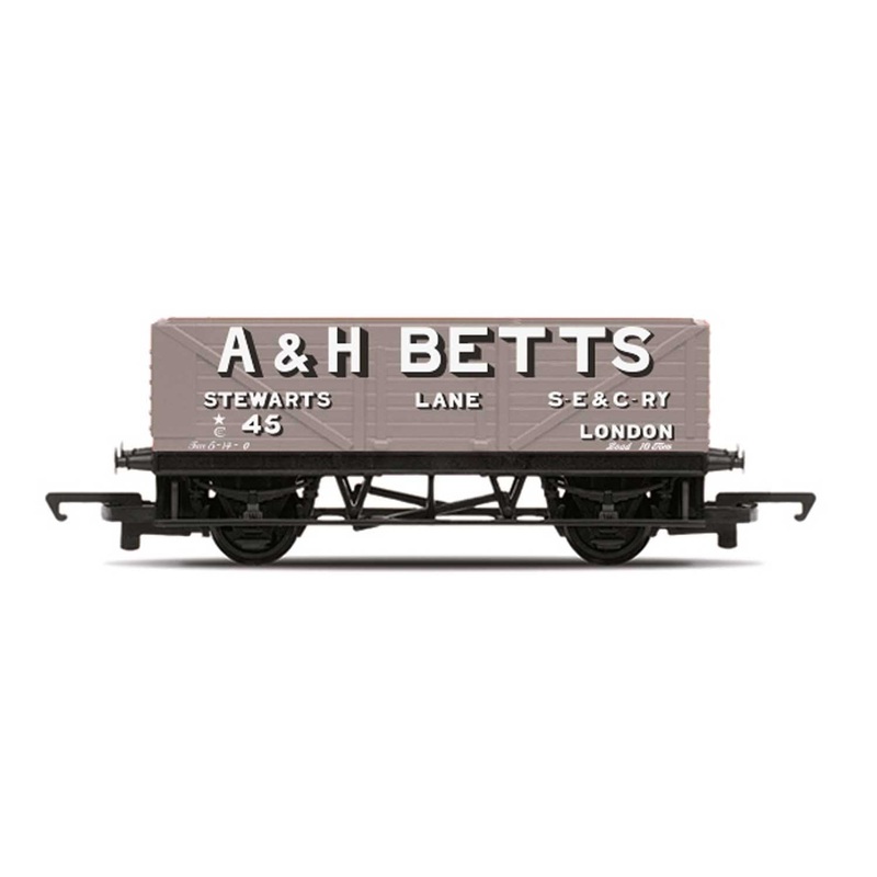 Hornby R60049 Wagons PO  A & H Betts  Plank Wagon - Era 2