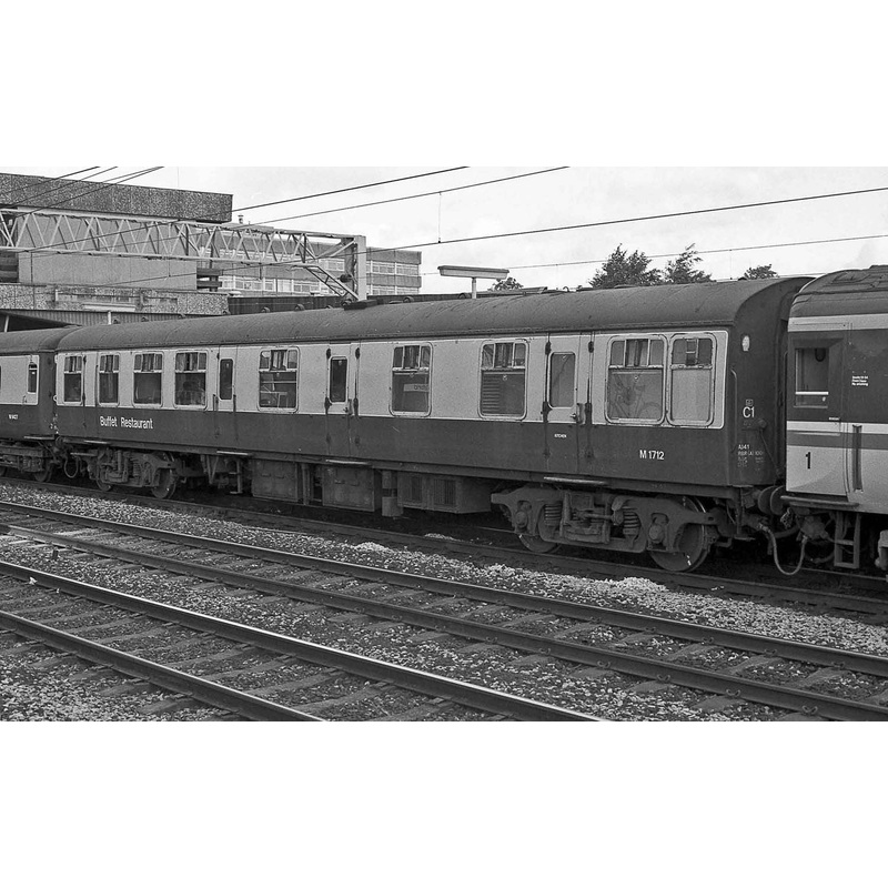 Hornby R4973 BR(M)  Mk1 RB(R)  M1712 - Era 7