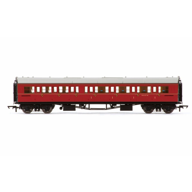 Hornby R4767 BR  Collett 'Bow-Ended' Corridor Composite (Right Hand)  W6137W - Era 5