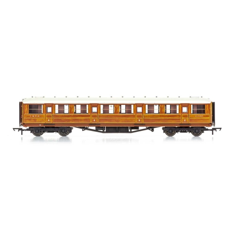 Hornby R4827 LNER  61' 6" Gresley Corridor First  31885 - Era 3