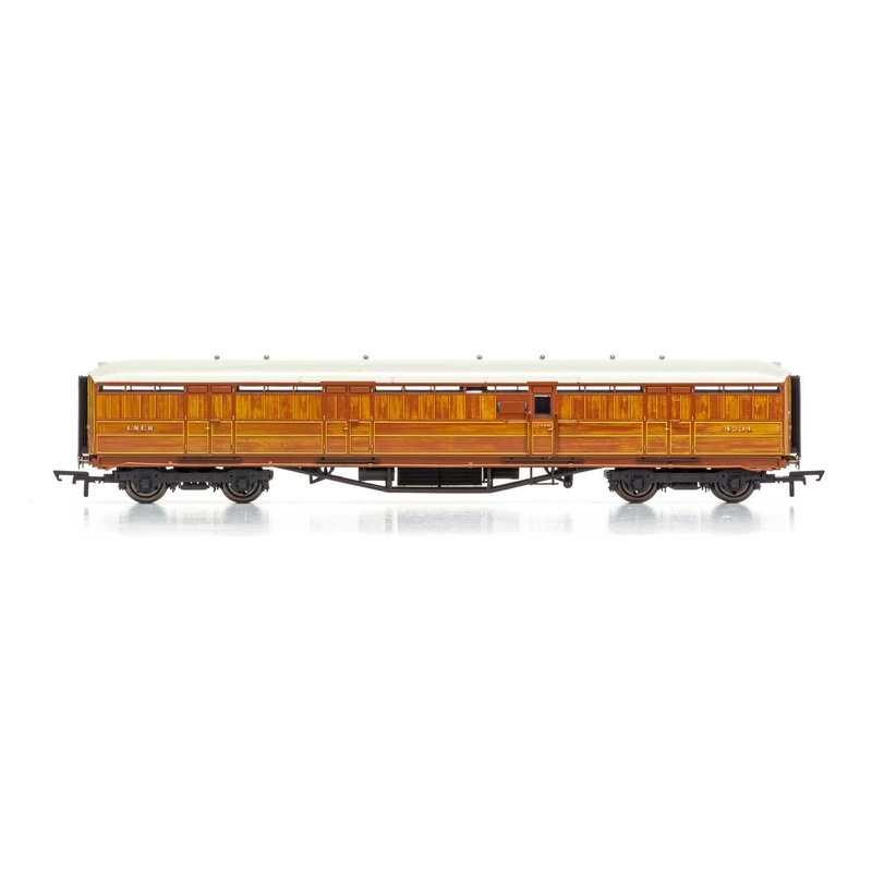Hornby R4830 LNER  61' 6" Gresley Full Brake  4234 - Era 3