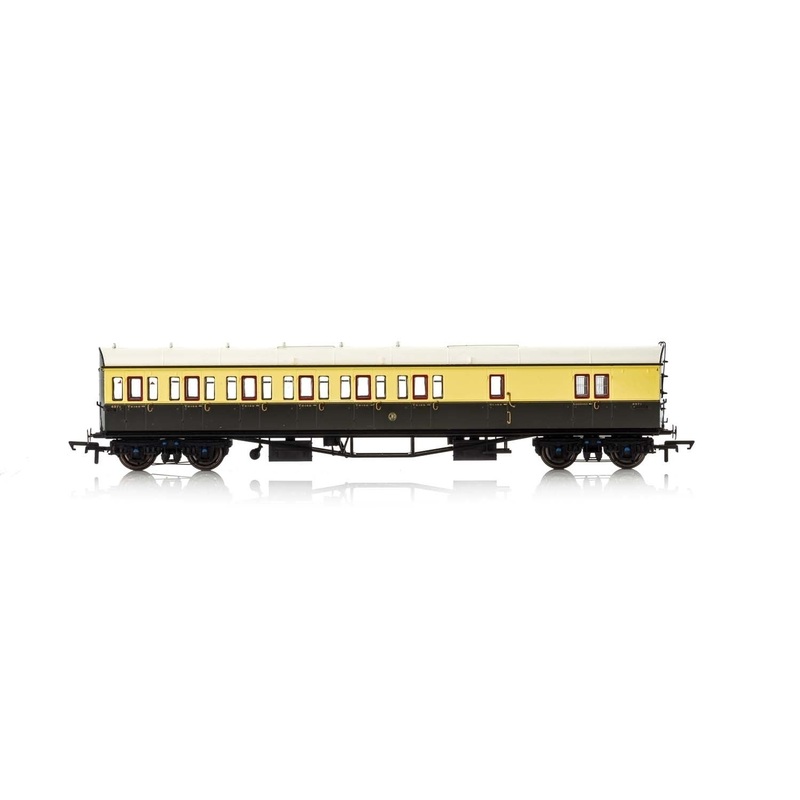 Hornby R4876 GWR  Collett 57' Bow Ended D98 Six Compartment Brake Third (Left Hand)  4971 - Era 3