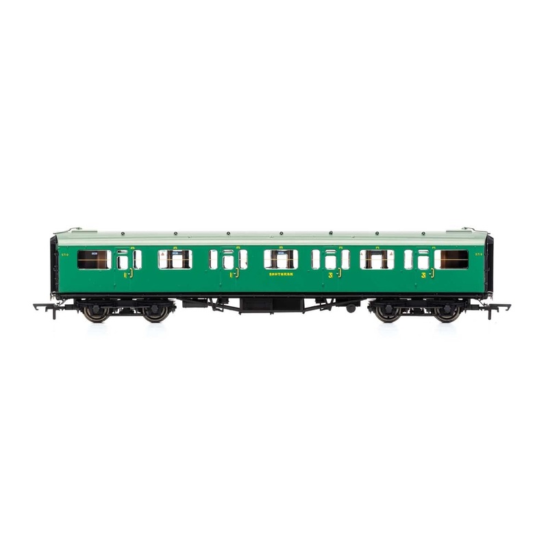Hornby R4882A SR  Bulleid 59' Corridor Composite  5719 - Era 3