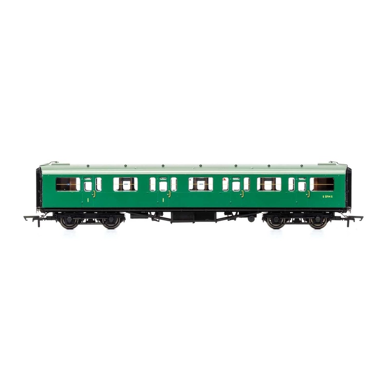 Hornby R4886 BR  Bulleid 59' Corridor Composite  S5714S - Era 4