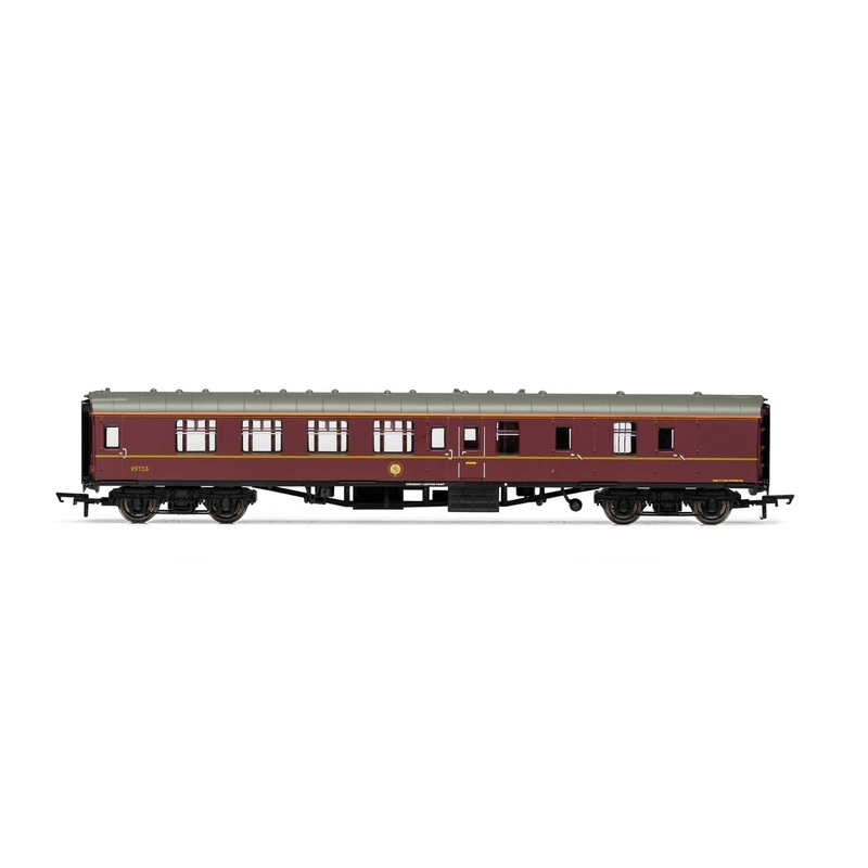 Hornby R4935A Hogwarts  Mk1 BSK Nos. 99723/99312