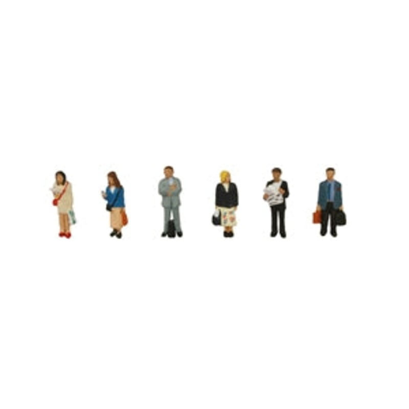 GRAHAM FARISH 379-304 STATION PASSENGERS STANDING  N SCALE FIGURES