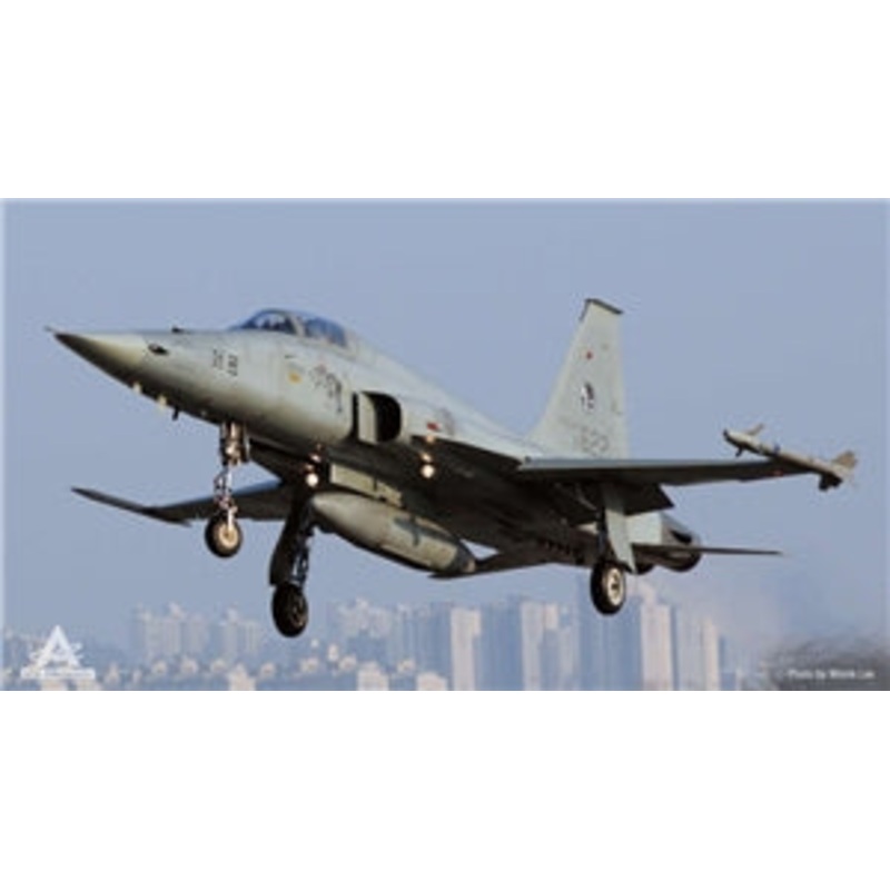 ACADEMY  12644 RoKAF KF-5E Tiger II fighter, ca.1980s-present   1:144 SCALE
