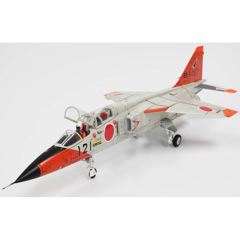 1/72 Air Self-Defense Force Training Aircraft T-2 Early Model with Pilot Figure
