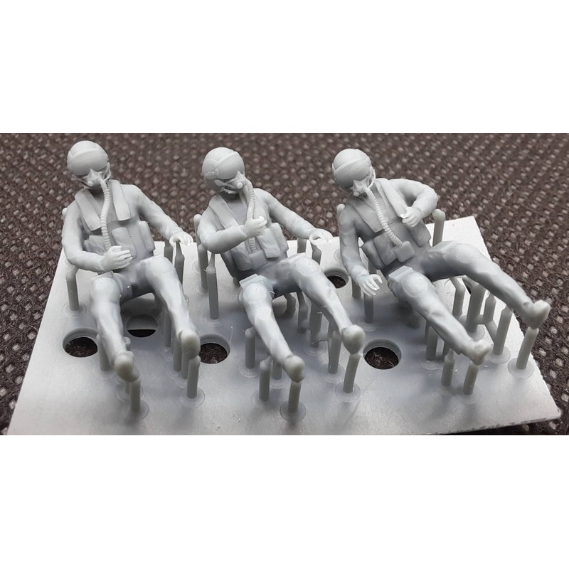 1/72 Pilots wearing HGU-55 helmet & MBU-23 mask (3 figures)