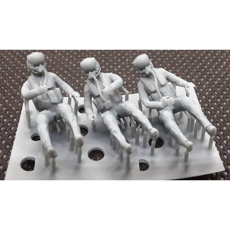 1/72 Pilots wearing JHMSC helmet with MBU-23 Mask (3 figures)