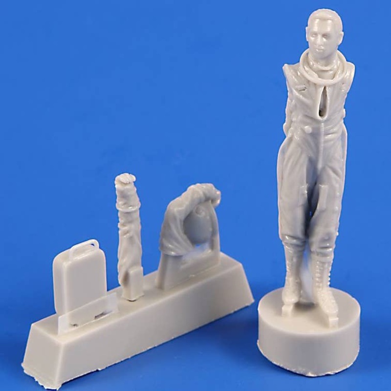 1/48 US Pilot with Full Pressure Suit (for SR-71, U-2 and Other Planes)