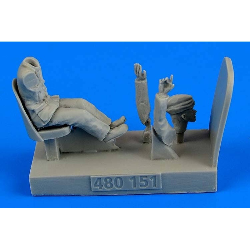1/48 WWII RAF Driver for Bedford MWD
