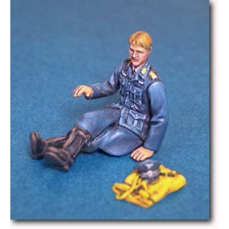 1/48 WWII Luftwaffe Pilot at Rest