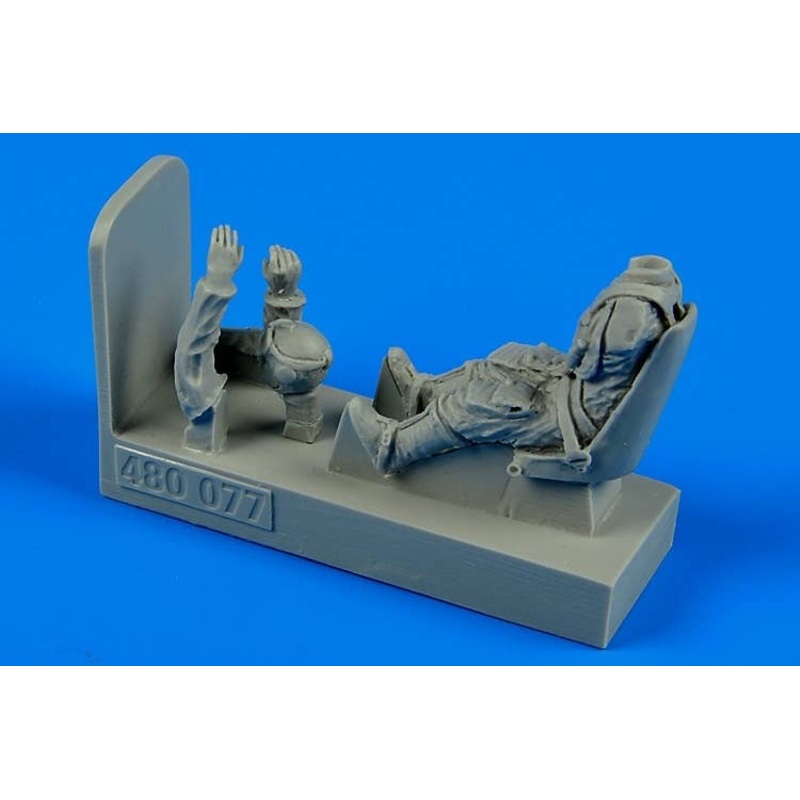 1/48 German WWII Luftwaffe Pilot with Seat for Bf 109E