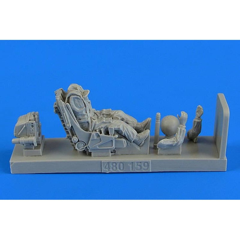1/48 Soviet Fighter Pilot with Ejection Seat for Su-27 Flanker