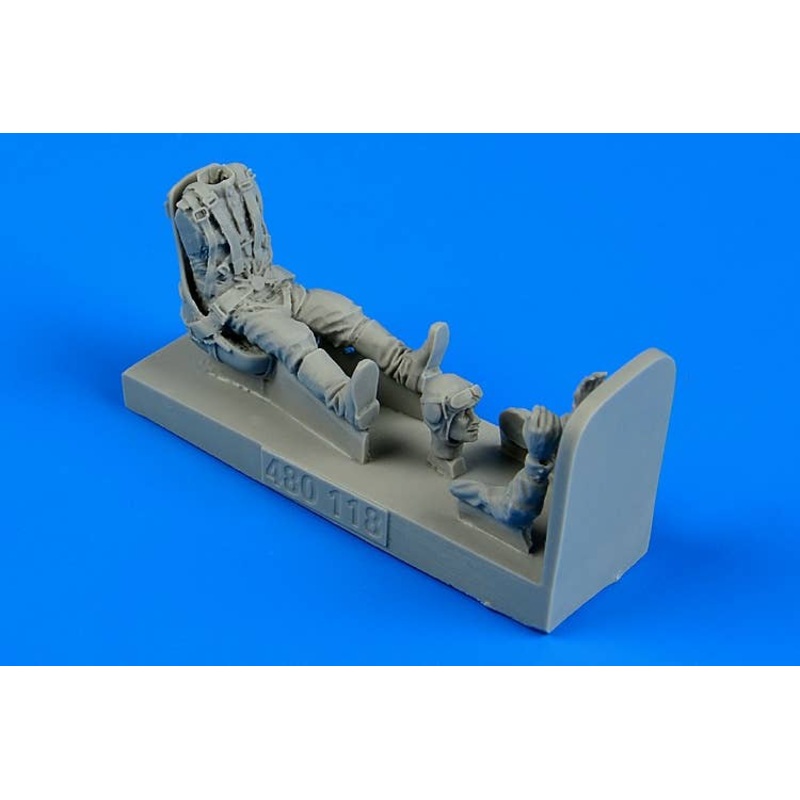 1/48 Russian Fighter Pilot WWII with Seat for La-5