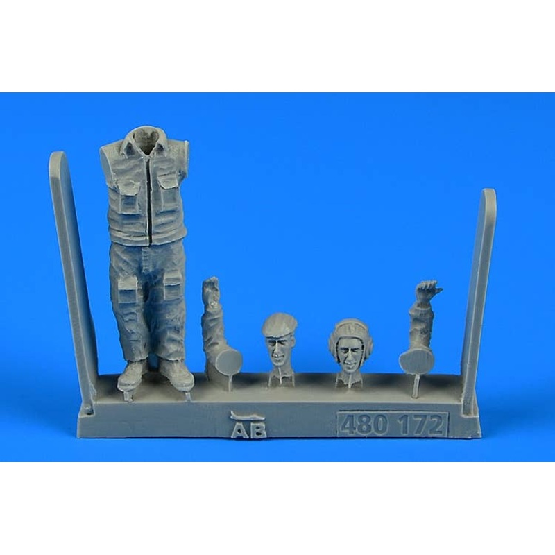 1/48 Soviet Aircraft Mechanic - The Period of The Warsaw Pact (1)