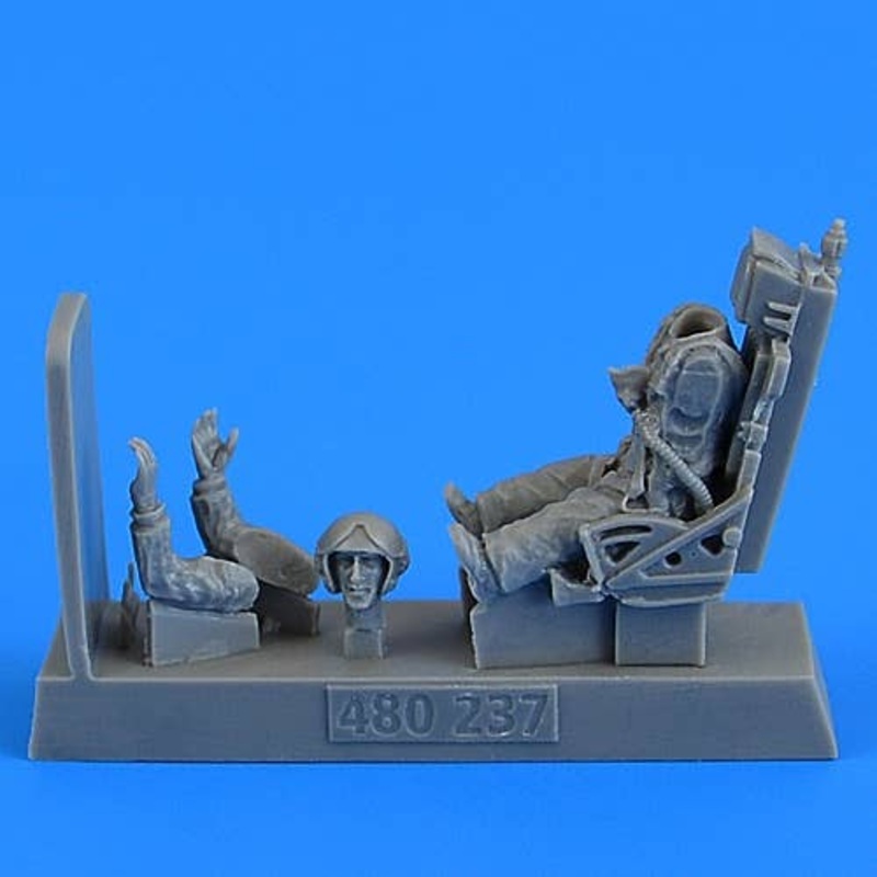 1/48 Soviet Fighter Pilot with Ejection Seat for MiG-19 Farmer (for Trumpeter)