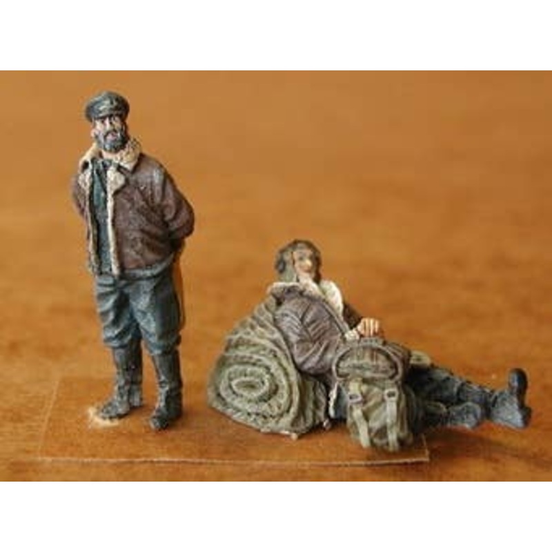 1/48 RAF Pilots at Rest (2 Figures)