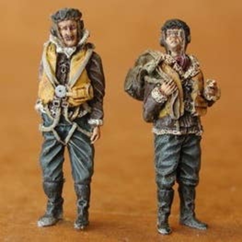 1/48 RAF Pilots Before Flight (2 Figures)