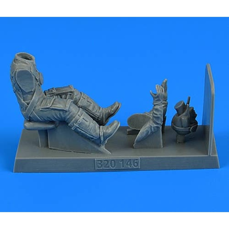1/32 German Luftwaffe WWII Pilot with Parachute for Bf 109K (for Hasegawa)