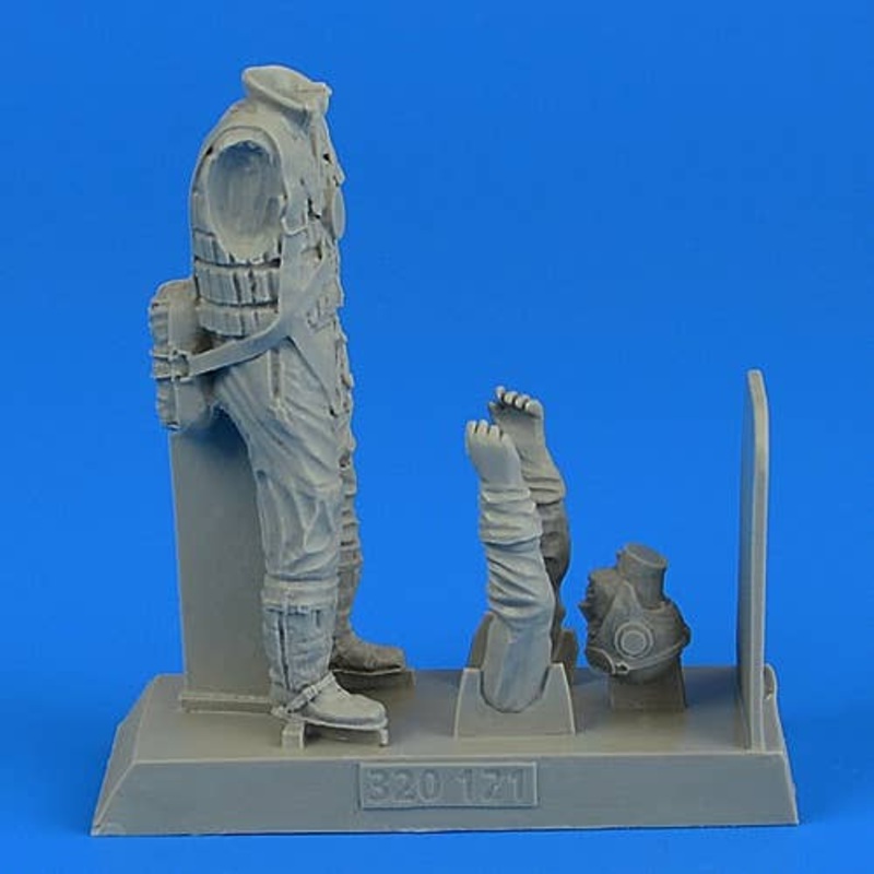 1/32 German Luftwaffe Pilot WWII with Life Jacket