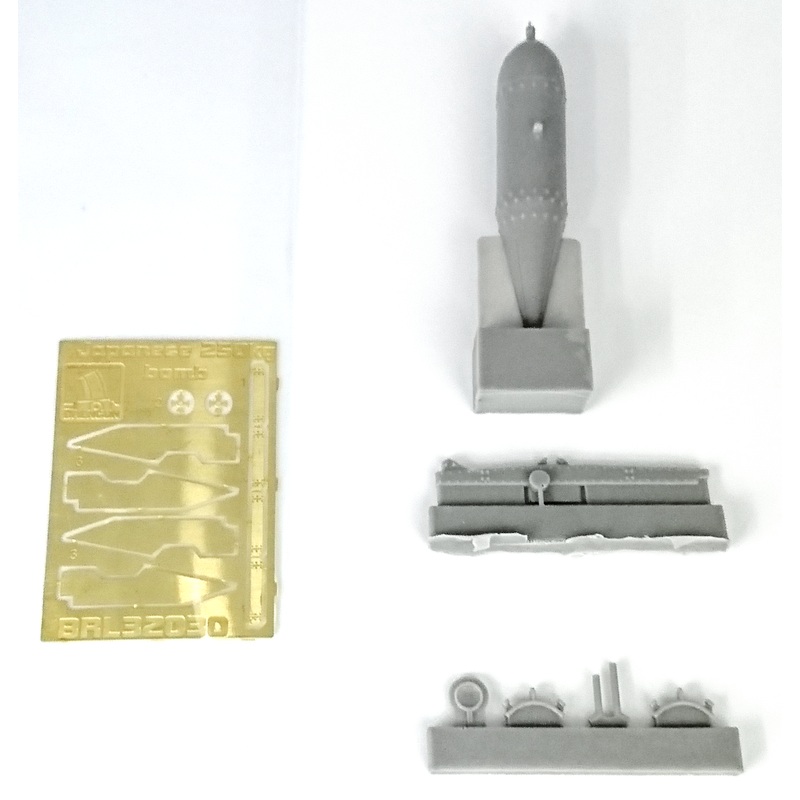 1/32 Japanese 250kg Bomb with Rack