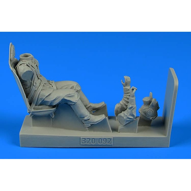 1/32 Soviet WWII Pilot for MiG-3 With Seat for Trumpeter