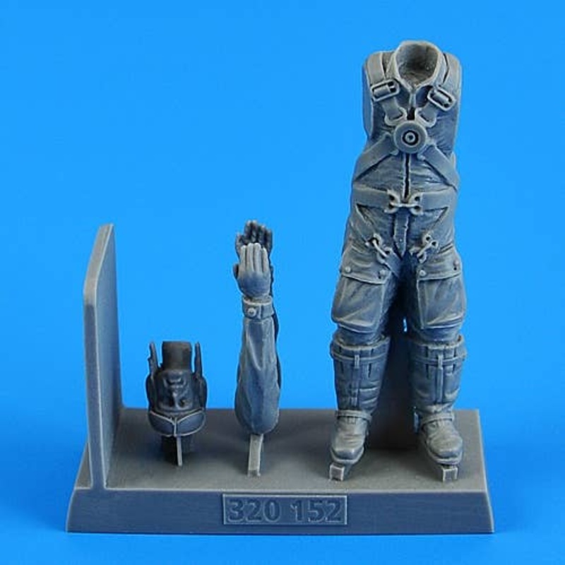 1/32 Luftwaffe WWII Pilot with a parachute