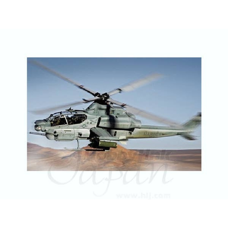 1/72 AH-1Z Viper Attack Helicopter - HMLAT-303