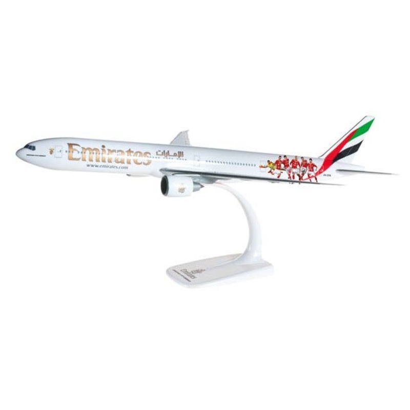 1/200 777-300ER Emirates Benfica Lisbon A6-EPA